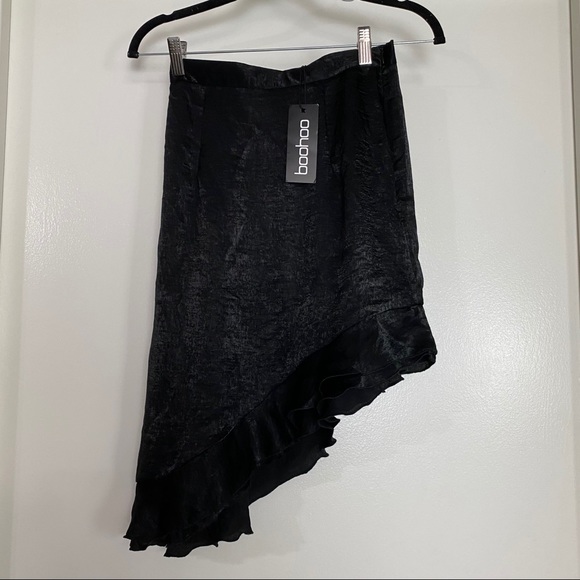🌟Boohoo NWT Satin Asymmetric Ruffle Skirt Size 4 - Picture 4 of 8